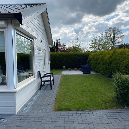 Bungalow Scheldezicht in Zeeland dicht bij zee Scherpenisse Buitenkant foto