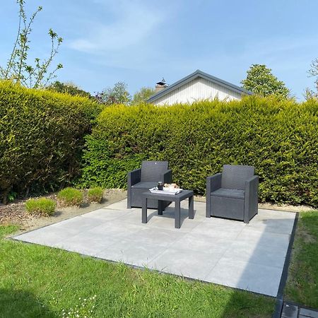 Bungalow Scheldezicht in Zeeland dicht bij zee Scherpenisse Buitenkant foto