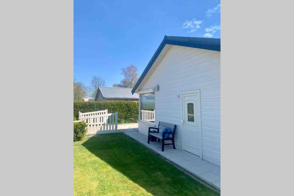 Bungalow Scheldezicht in Zeeland dicht bij zee Scherpenisse Buitenkant foto