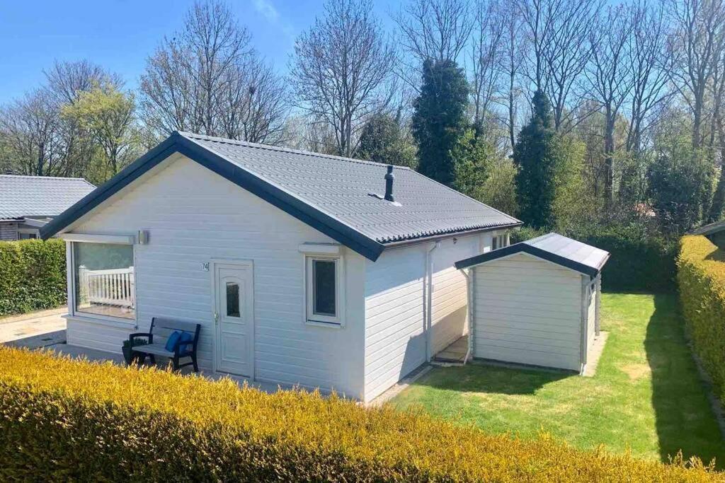 Bungalow Scheldezicht in Zeeland dicht bij zee Scherpenisse Buitenkant foto