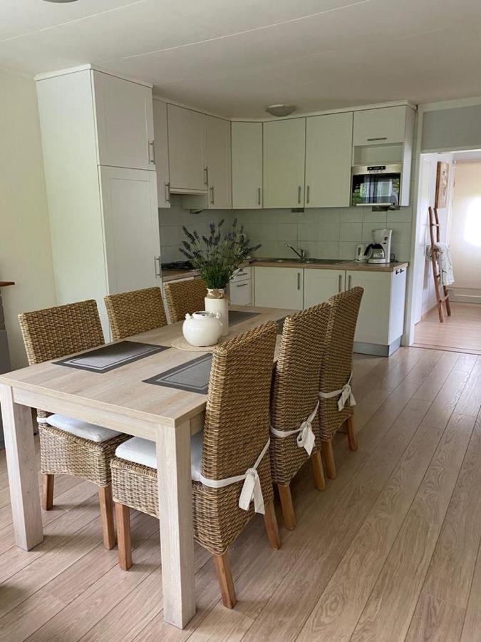 Bungalow Scheldezicht in Zeeland dicht bij zee Scherpenisse Buitenkant foto