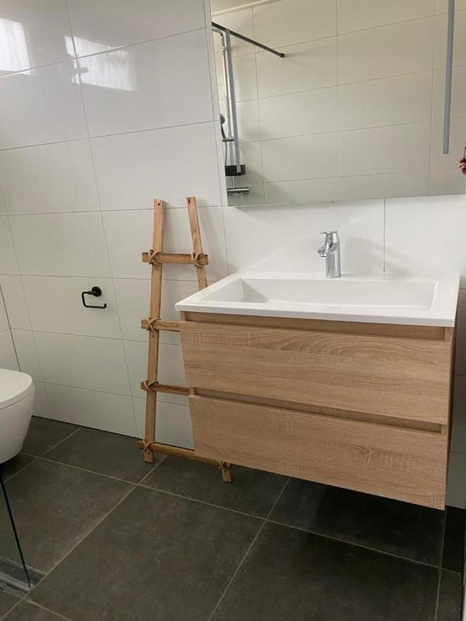 Bungalow Scheldezicht in Zeeland dicht bij zee Scherpenisse Buitenkant foto