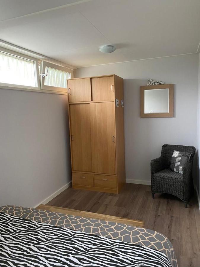 Bungalow Scheldezicht in Zeeland dicht bij zee Scherpenisse Buitenkant foto