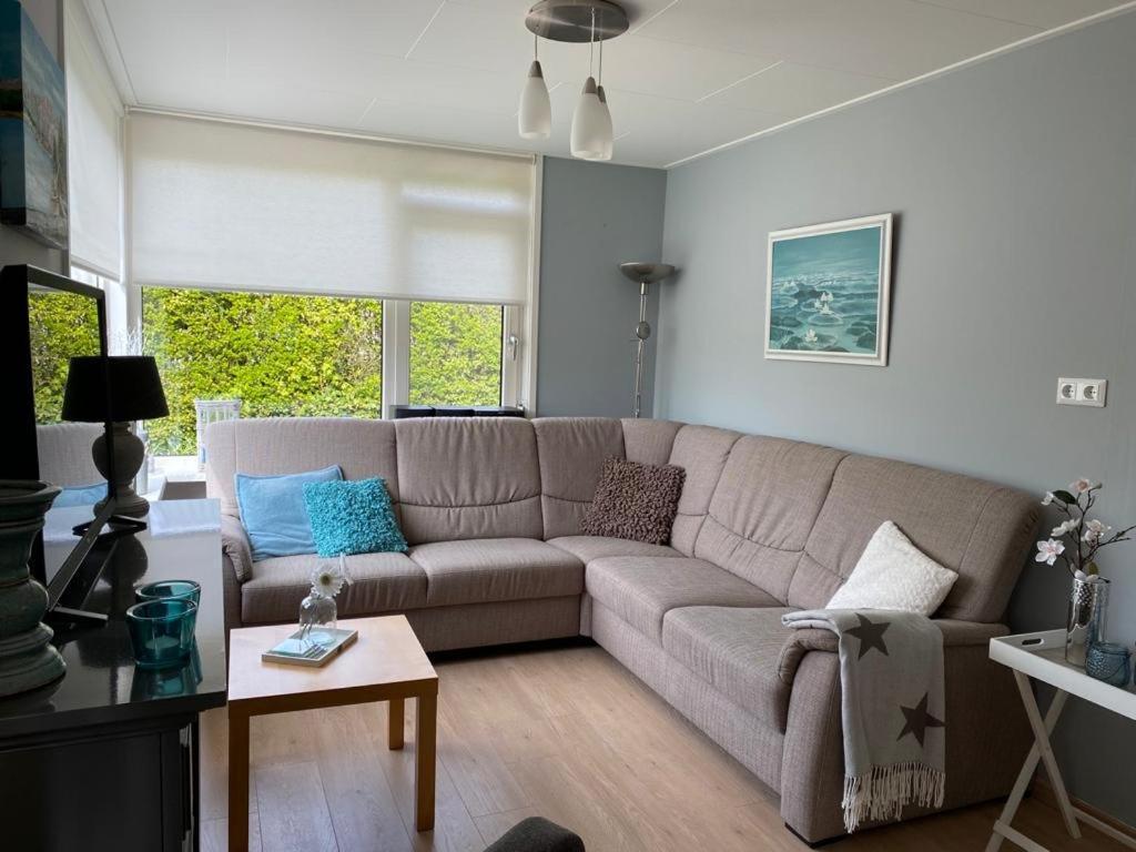 Bungalow Scheldezicht in Zeeland dicht bij zee Scherpenisse Buitenkant foto