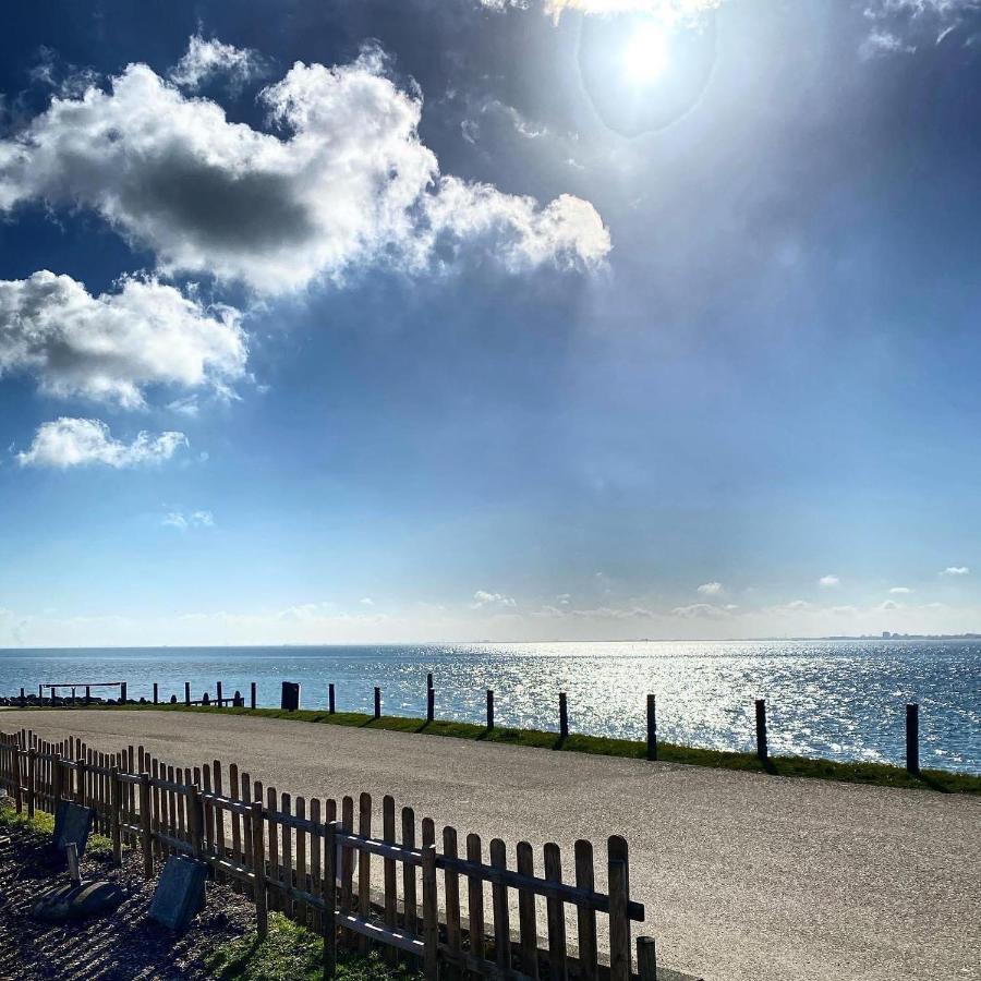 Bungalow Scheldezicht in Zeeland dicht bij zee Scherpenisse Buitenkant foto