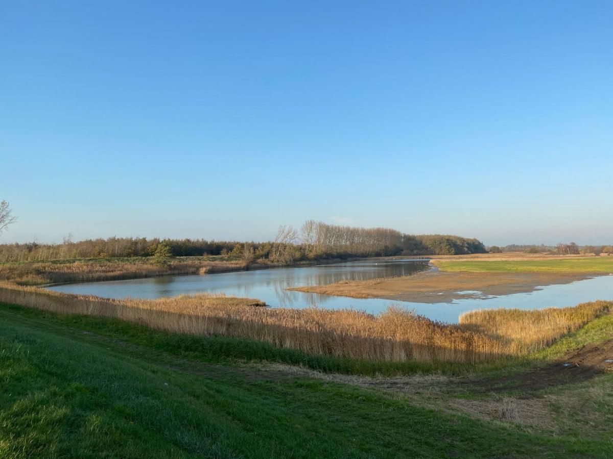 Bungalow Scheldezicht in Zeeland dicht bij zee Scherpenisse Buitenkant foto