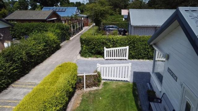 Bungalow Scheldezicht in Zeeland dicht bij zee Scherpenisse Buitenkant foto